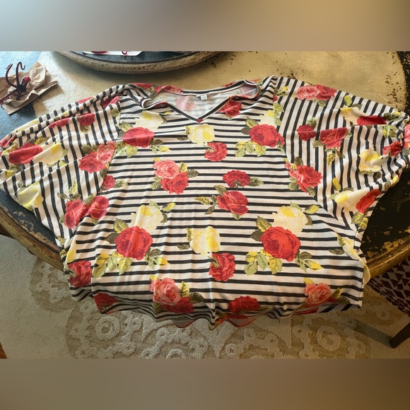 LuLaRoe Tops - Lularoe puff dolman sleeve 2x
